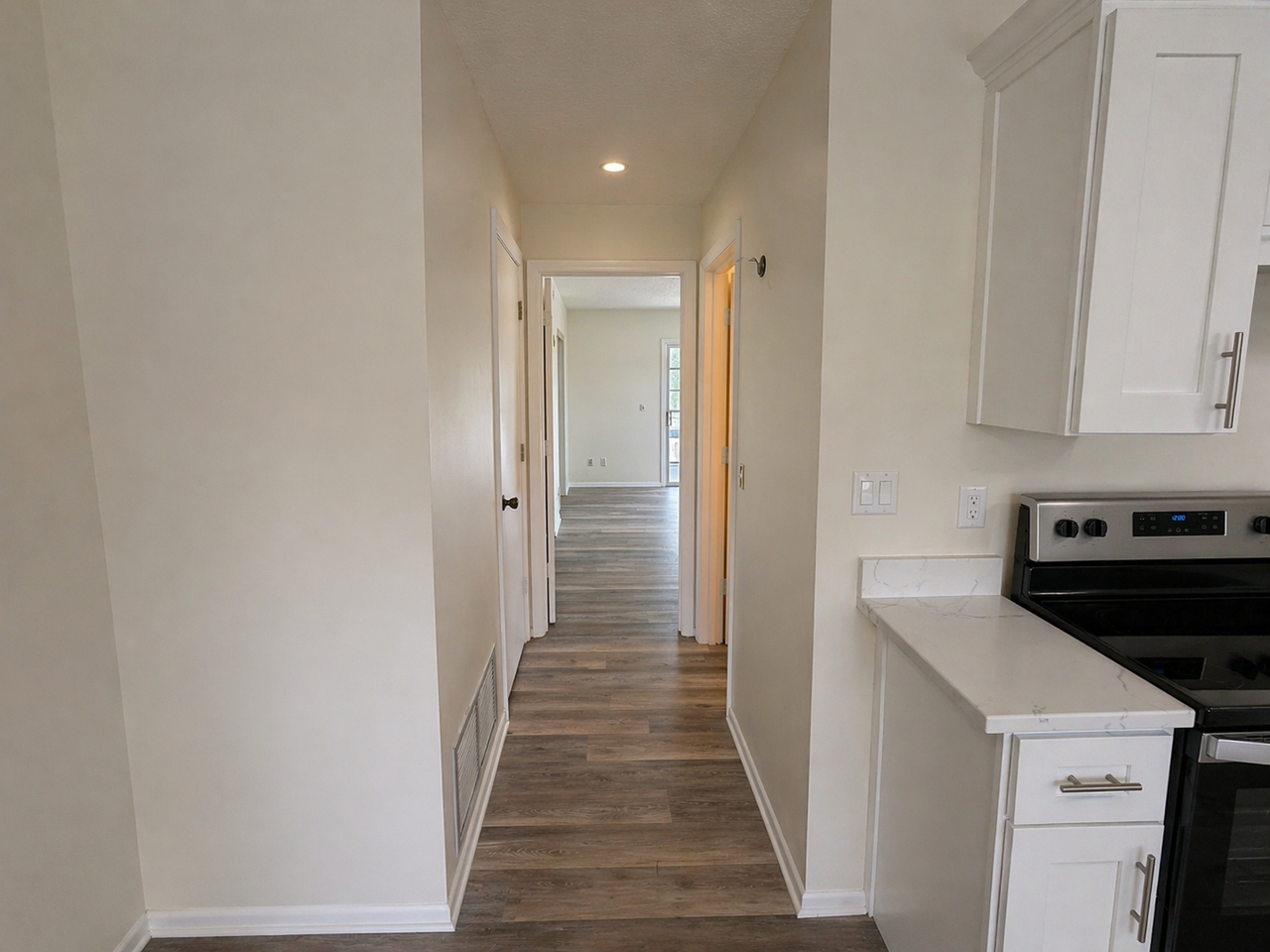 28 Lake Vista Trl #205 - Photo 3 of 8