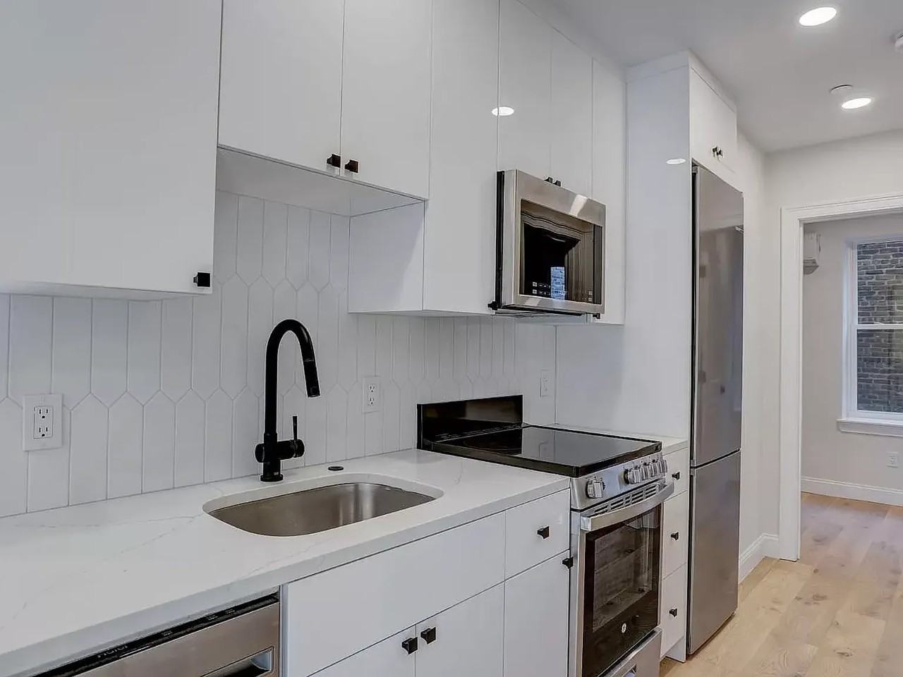 15 Bartlett Pl #3 - Photo 2 of 5