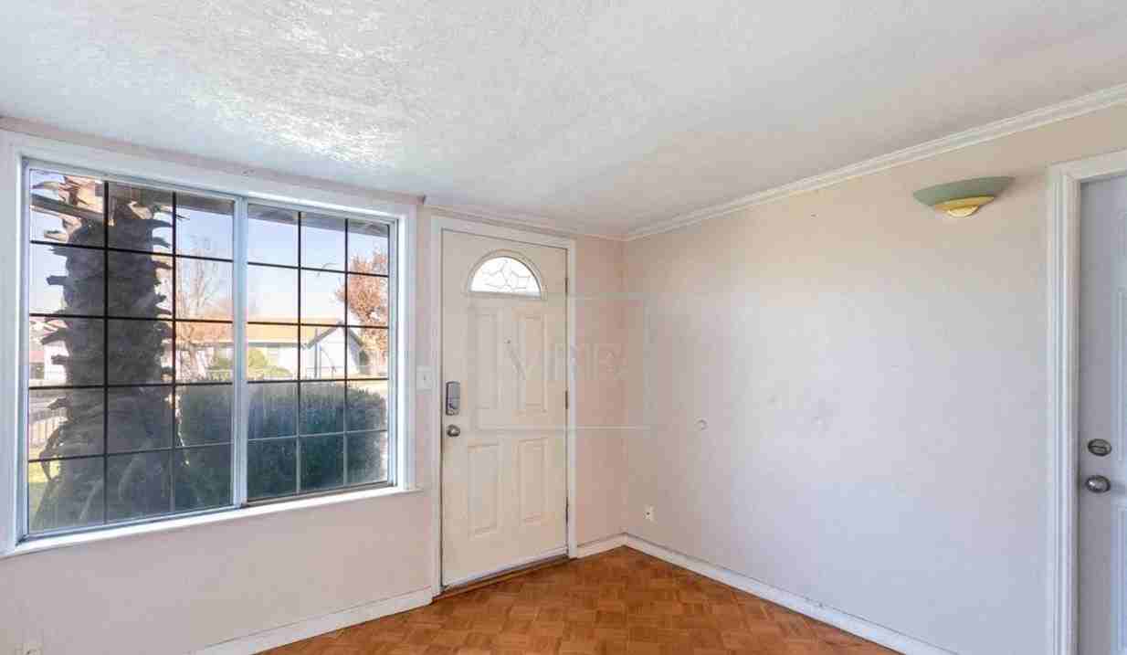 7952 Dominion Way - Photo 4 of 20