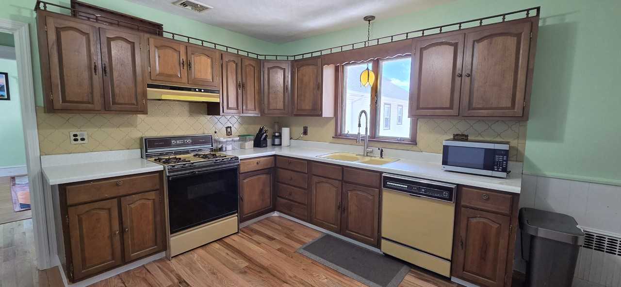 20 Hooker St #2 - Photo 3 of 22