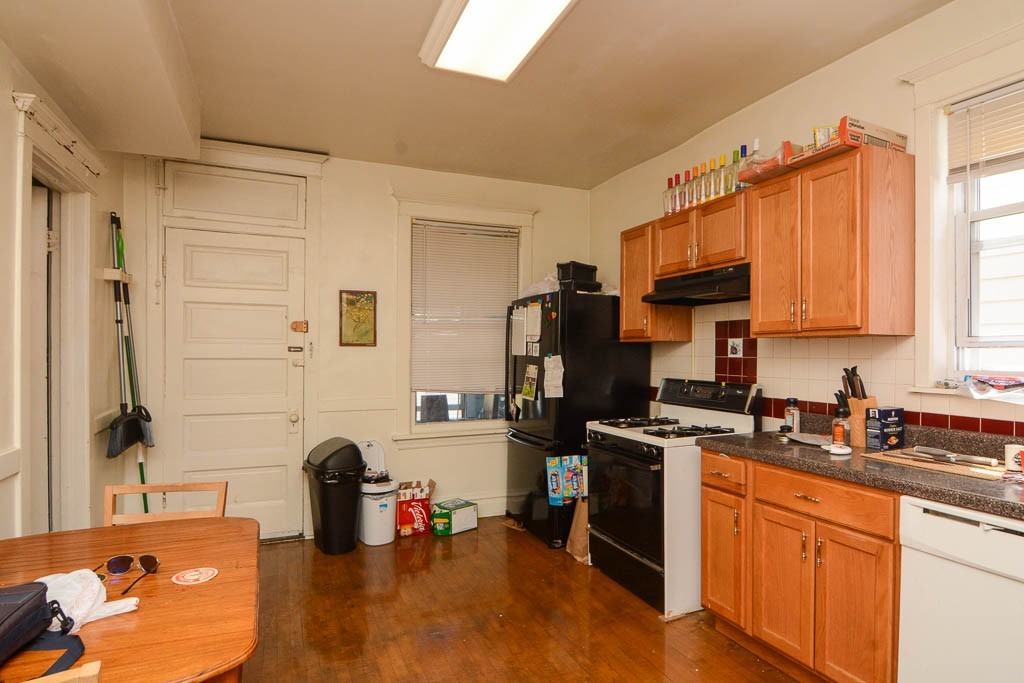 3627 N Paulina St #4 - Photo 2 of 20