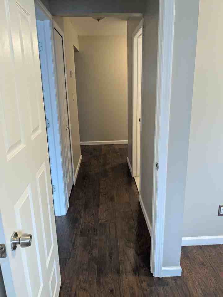 Colonial Apartments - Photo 6 of 9