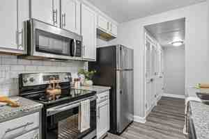 featured image of 115 W Monument Ave