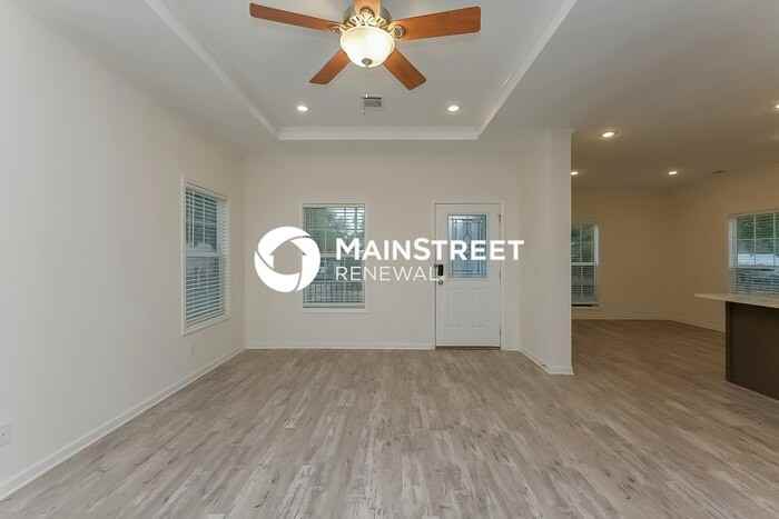 1349 Preston St S - Photo 3 of 16