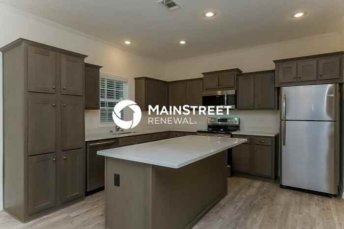 1349 Preston St S - Photo 4 of 16