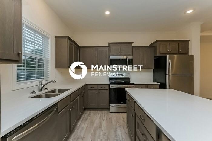 1349 Preston St S - Photo 5 of 16