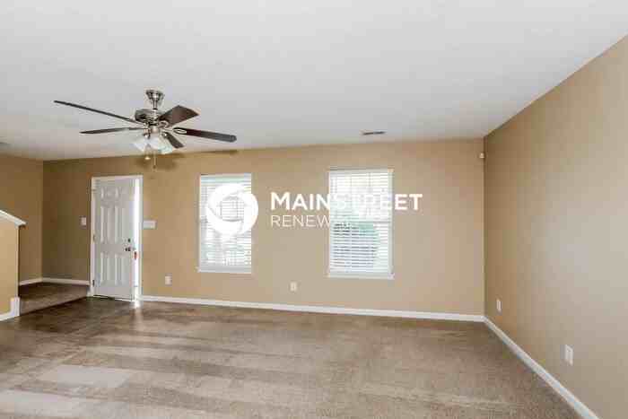 9818 Aviary Hill Way - Photo 2 of 15