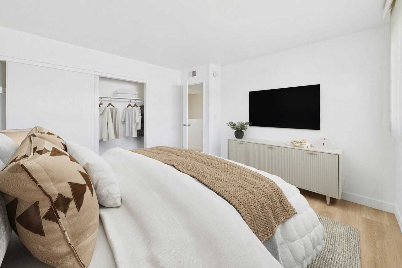 La Cresta Apartments - Photo 2 of 50