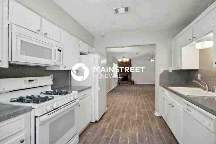 3423 Dryburgh Ct - Photo 4 of 17