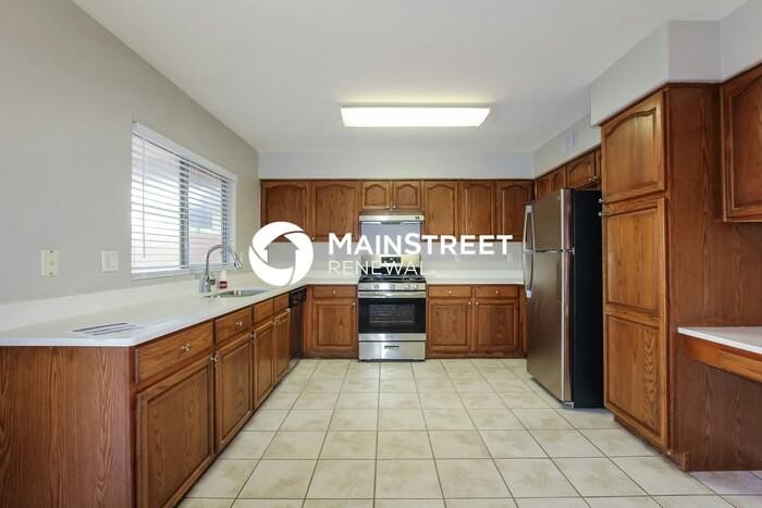 17647 N 167th Dr - Photo 6 of 16