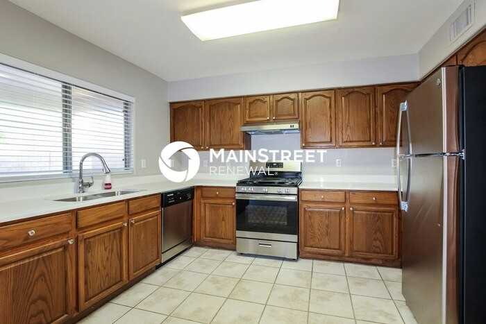 17647 N 167th Dr - Photo 7 of 16