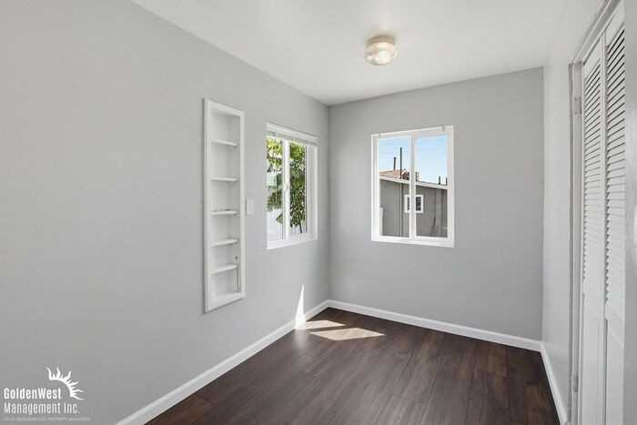 3131 Chamoune Ave - Photo 4 of 22