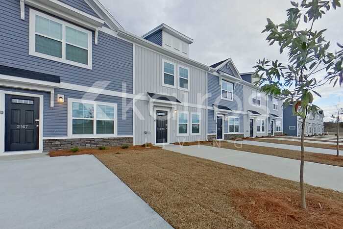 2179 Banyon Cir - Photo 2 of 23