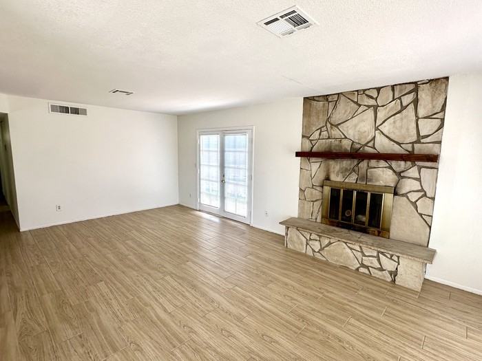 2844 W Marlette Ave - Photo 5 of 26