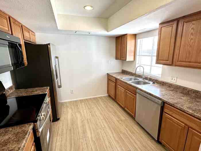 2844 W Marlette Ave - Photo 7 of 26