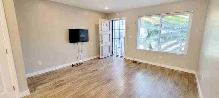 6543 Bell Bluff Ave - Photo 5 of 27