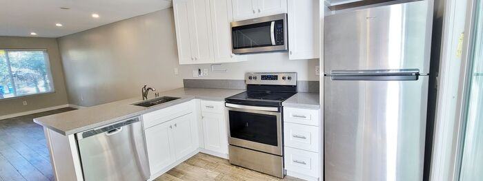 6543 Bell Bluff Ave - Photo 6 of 27