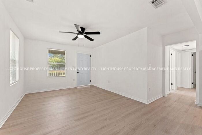3556 Division St - Photo 5 of 18