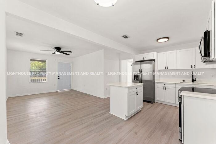 3556 Division St - Photo 7 of 18