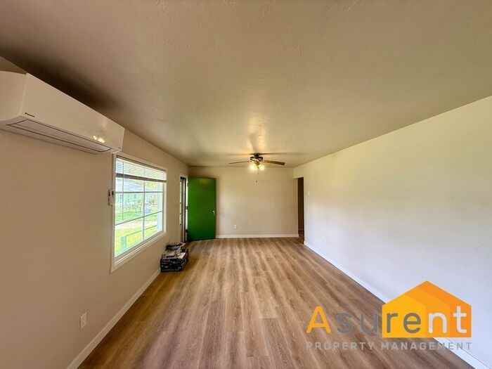 649 Park St - Photo 2 of 12