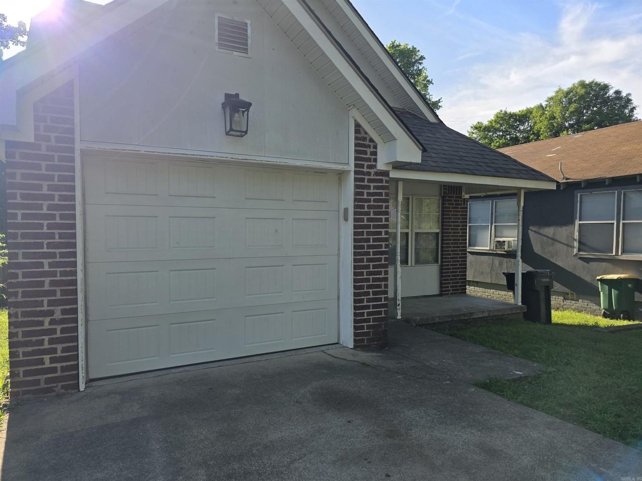 2610 S Izard St - Photo 2 of 27