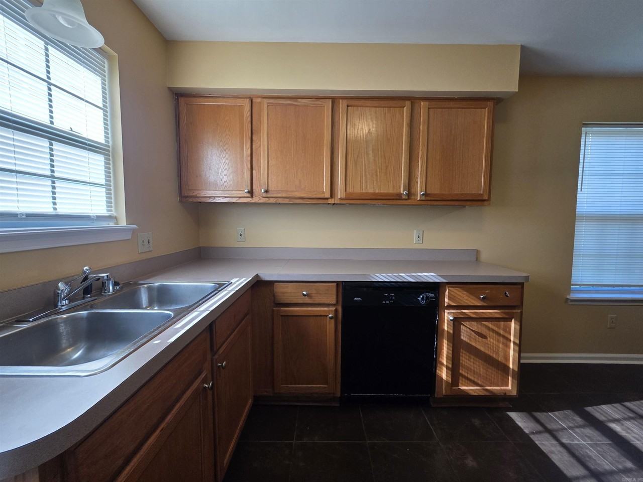 2610 S Izard St - Photo 7 of 27