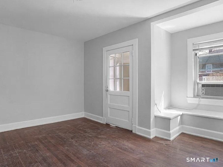 87 Colony St #1stFL - Photo 6 of 12