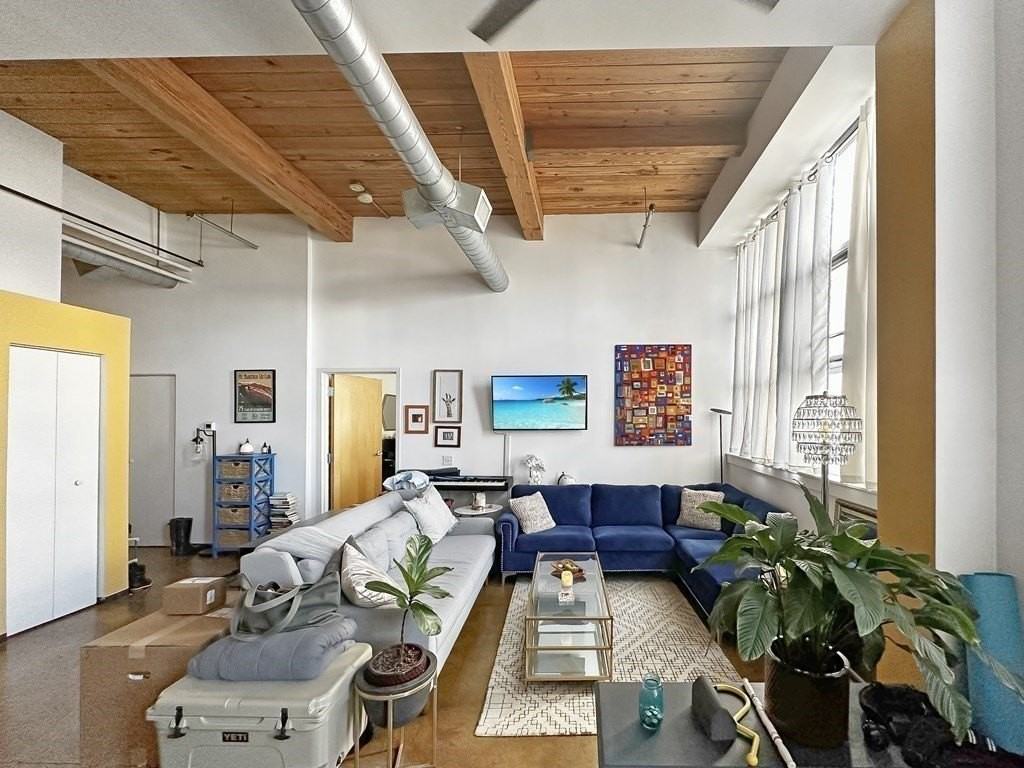 120 Holmes St - Photo 4 of 20