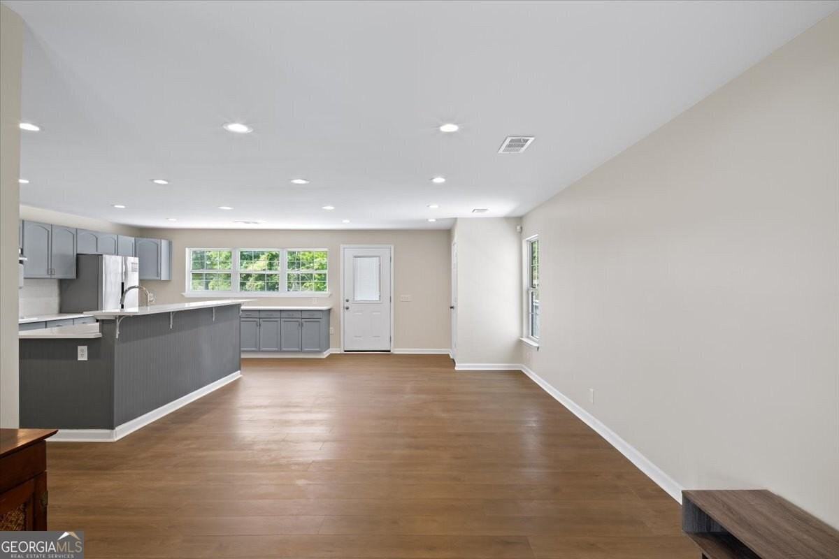 103 Farmington Dr - Photo 5 of 50