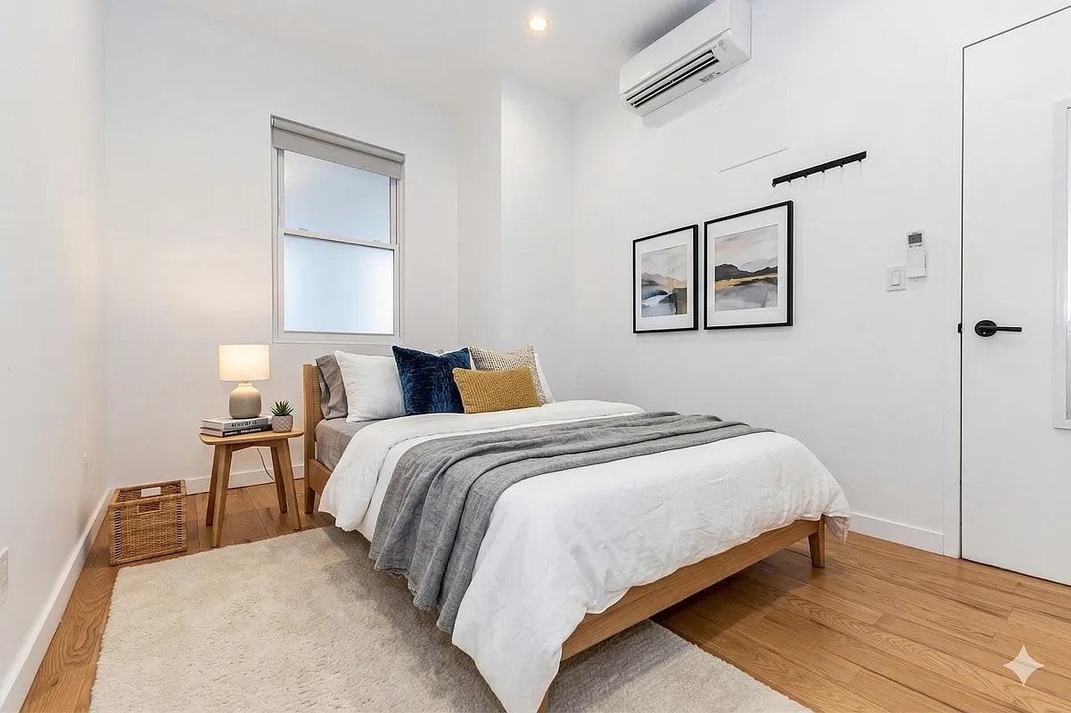 283 Evergreen Ave #2R - Photo 4 of 8