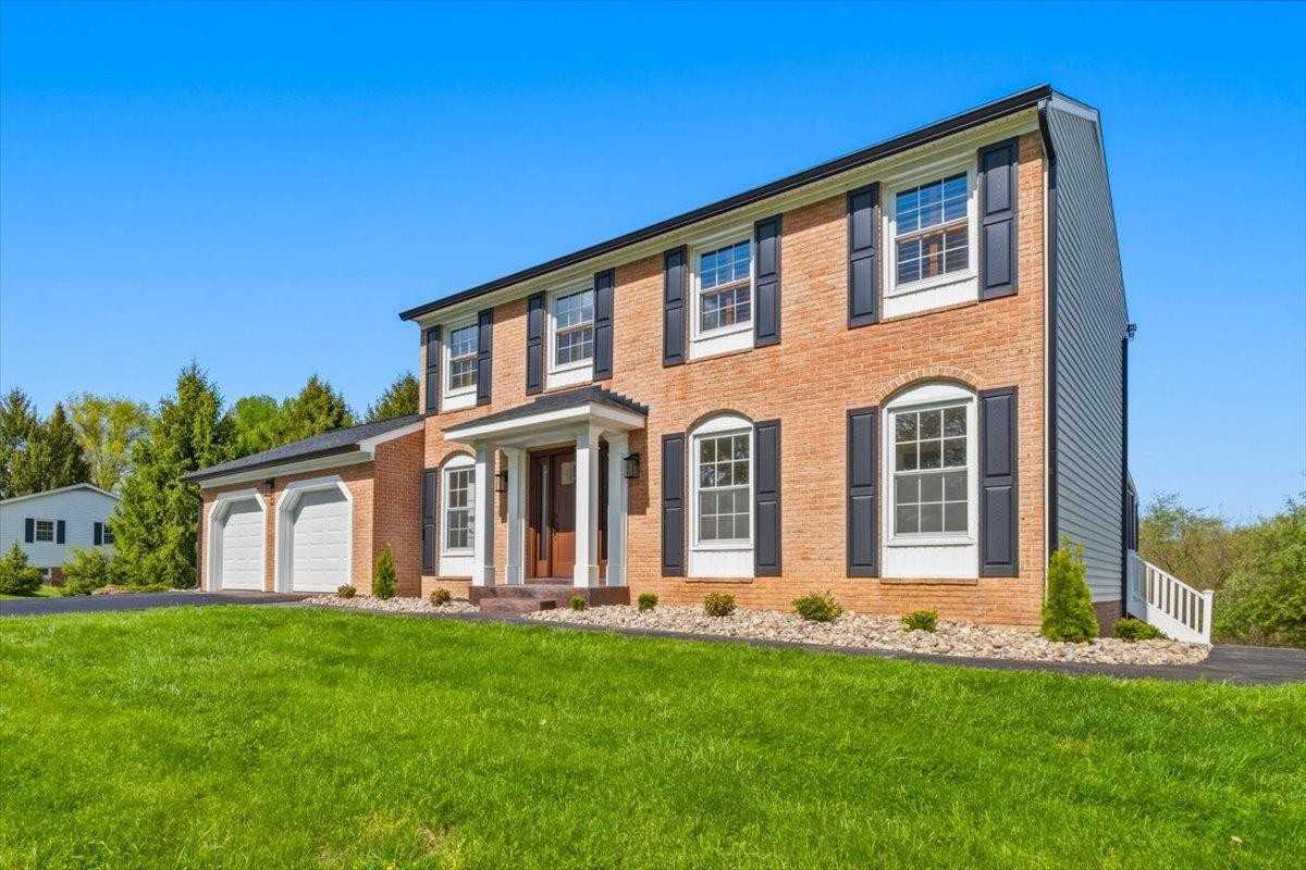 7375 Freestate Dr - Photo 3 of 11