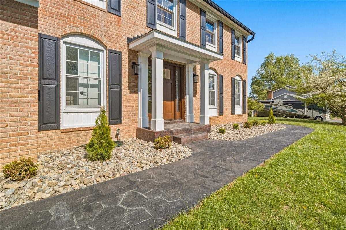 7375 Freestate Dr - Photo 5 of 11