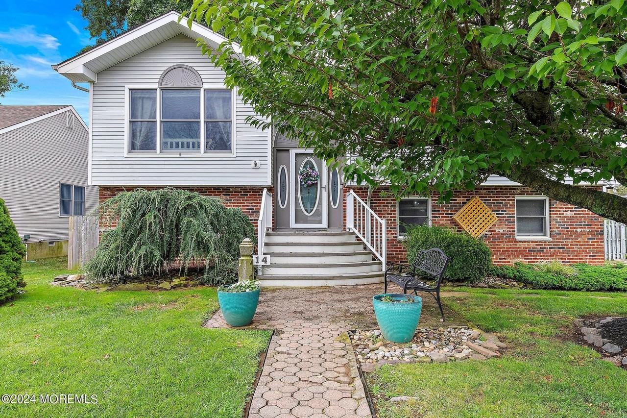 14 South Rd - Photo 3 of 39