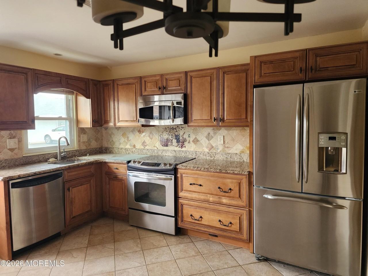 341B Canterbury Ct - Photo 3 of 14