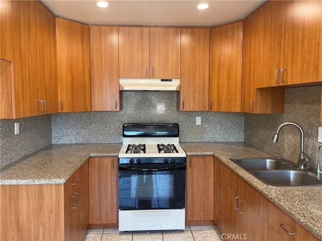 434 E Tujunga Ave #J - Photo 7 of 21