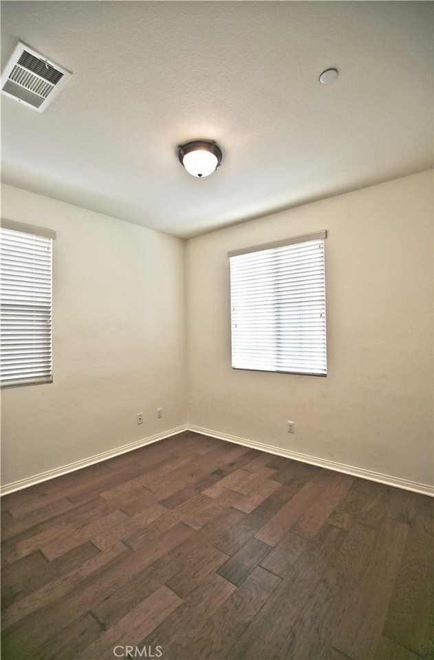 735 Banyan Way - Photo 4 of 24