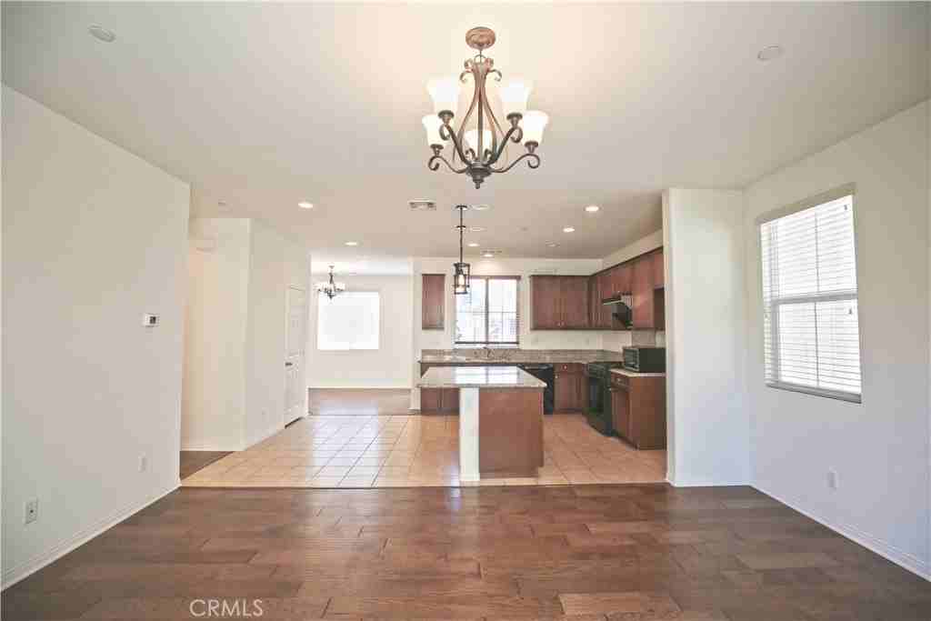 735 Banyan Way - Photo 6 of 24