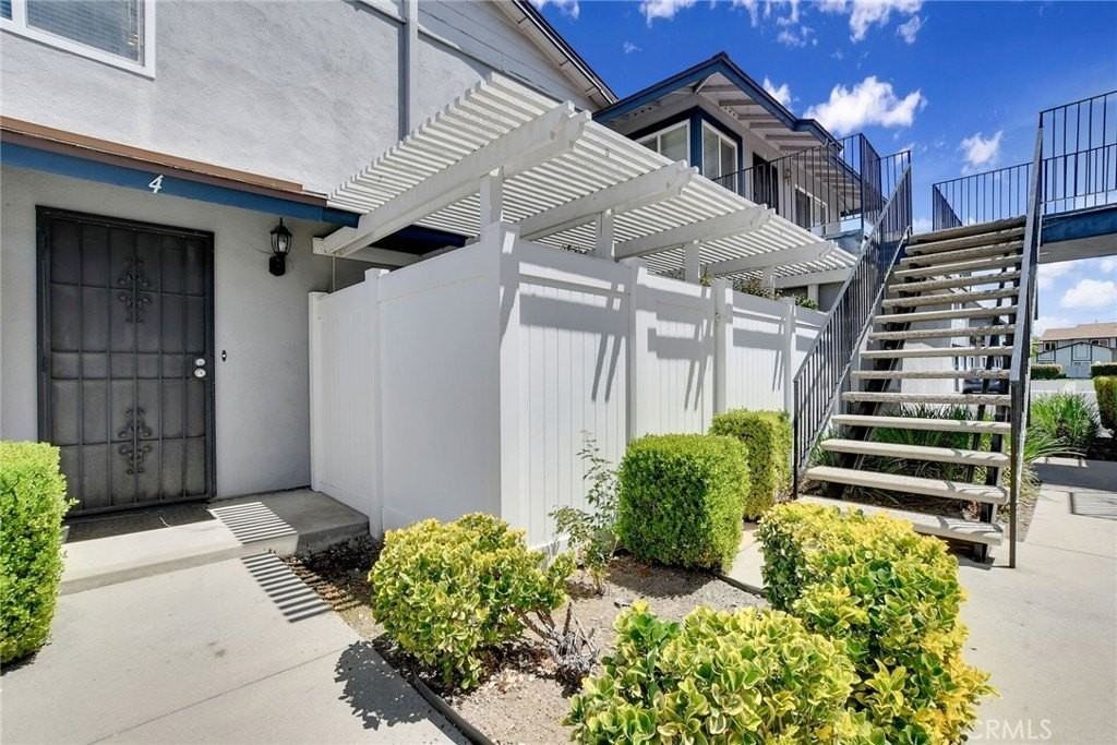 1460 Forest Glen Dr #4 - Photo 2 of 25