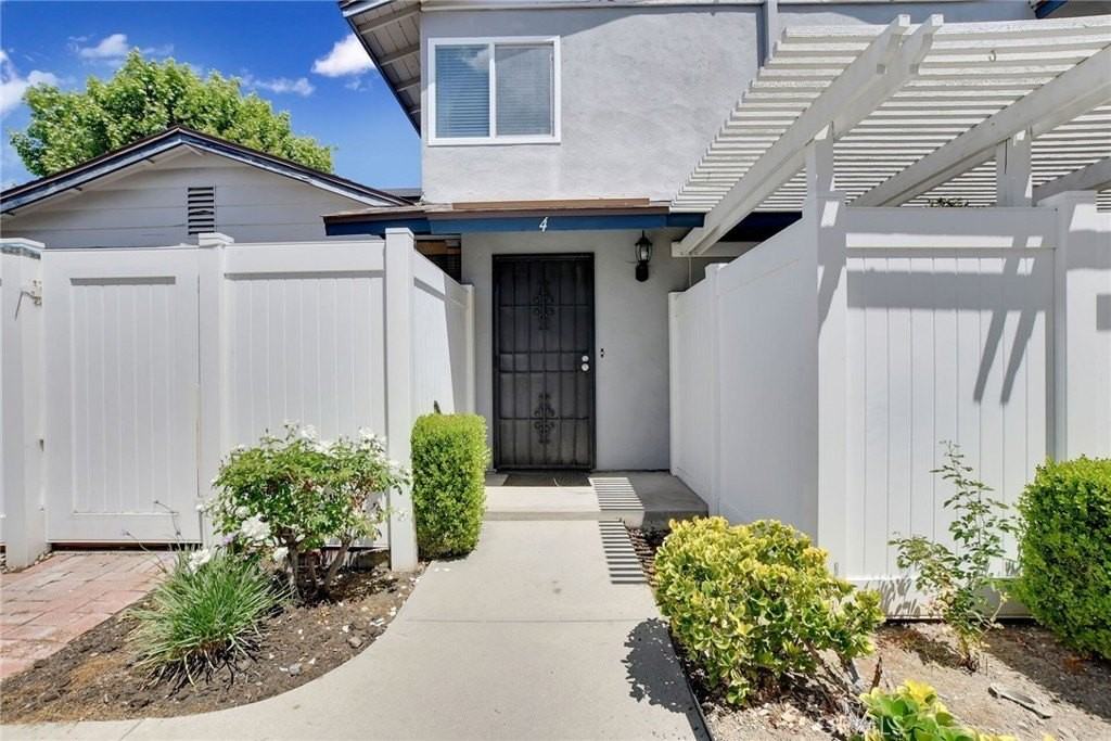 1460 Forest Glen Dr #4 - Photo 3 of 25