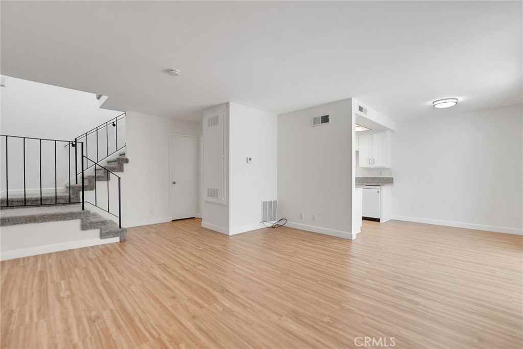 1460 Forest Glen Dr #4 - Photo 5 of 25