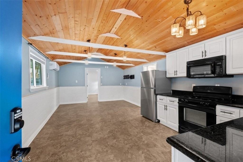 20372 Adkinson Ln - Photo 3 of 22