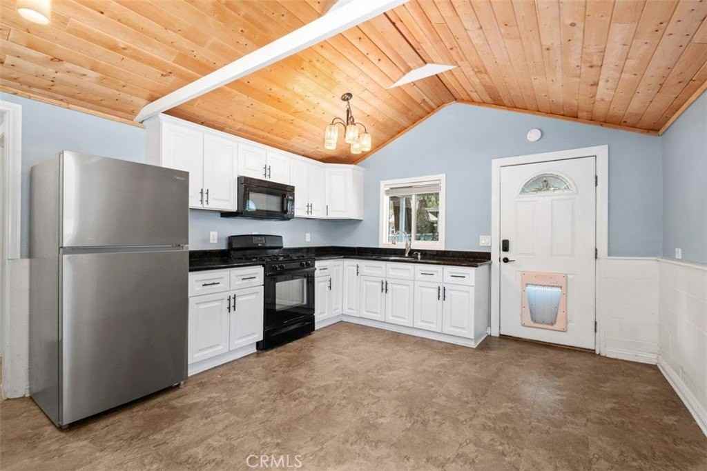 20372 Adkinson Ln - Photo 4 of 22