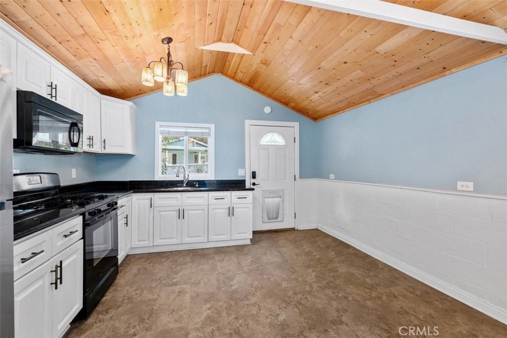 20372 Adkinson Ln - Photo 5 of 22