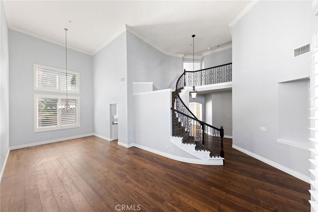 5953 Park Crest Dr - Photo 4 of 23