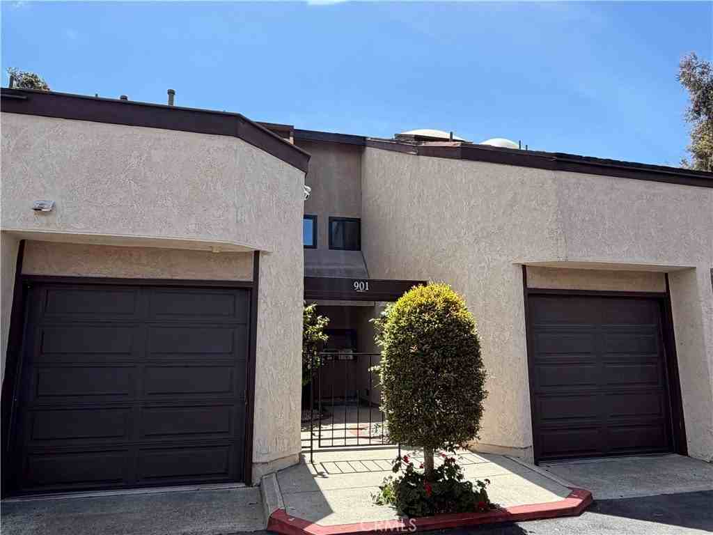 901 Hyde Ct - Photo 2 of 50