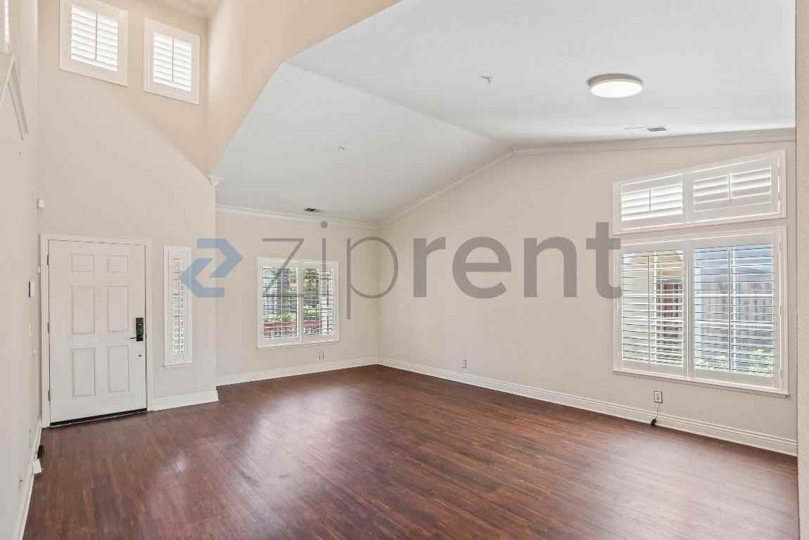 1366 Jayhawk Ln - Photo 6 of 33