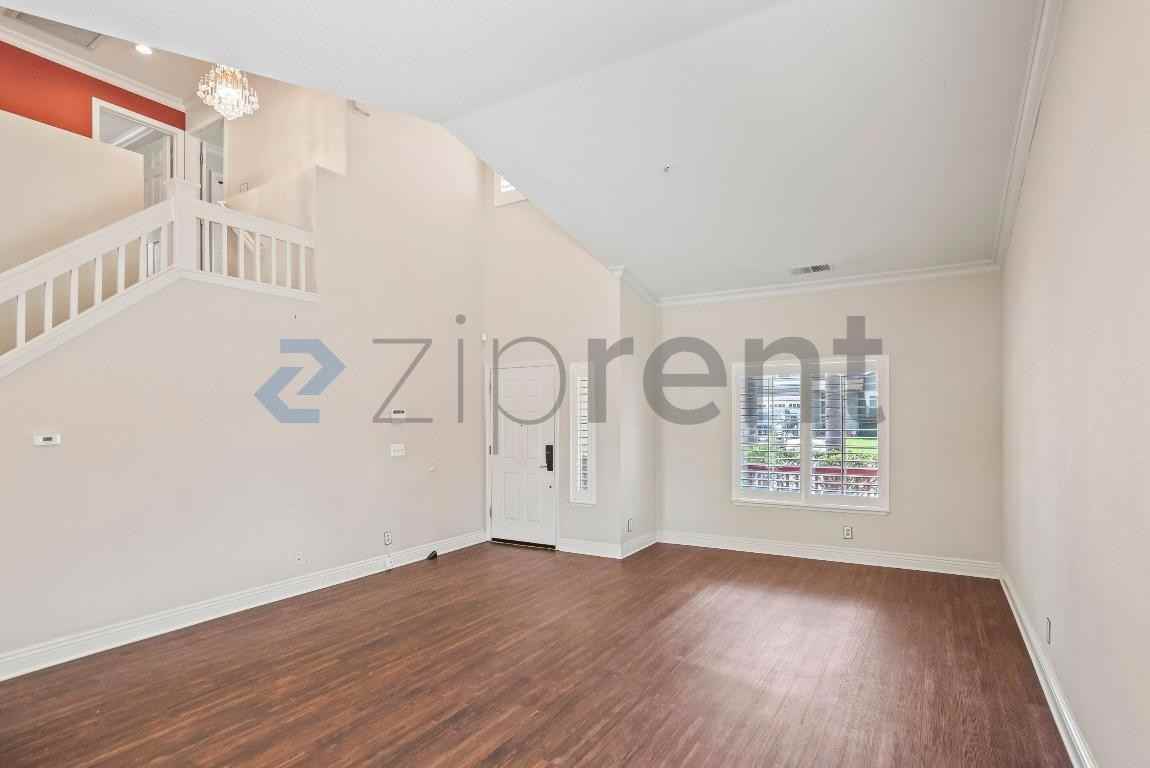 1366 Jayhawk Ln - Photo 7 of 33