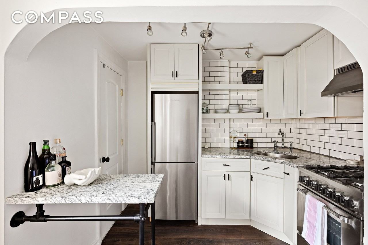 118 Perry St #J45 - Photo 3 of 5