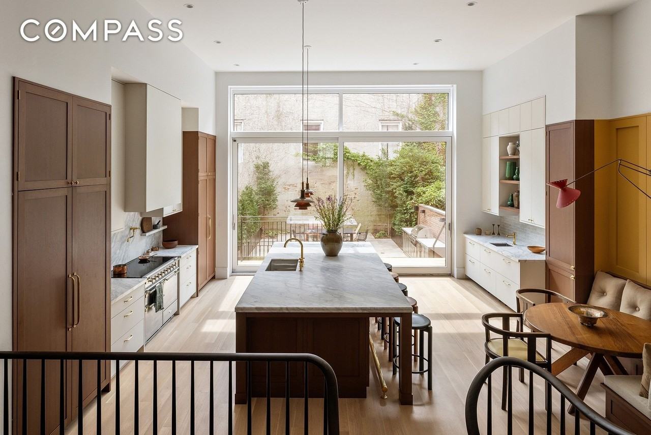 205 Clinton St #TH - Photo 2 of 24