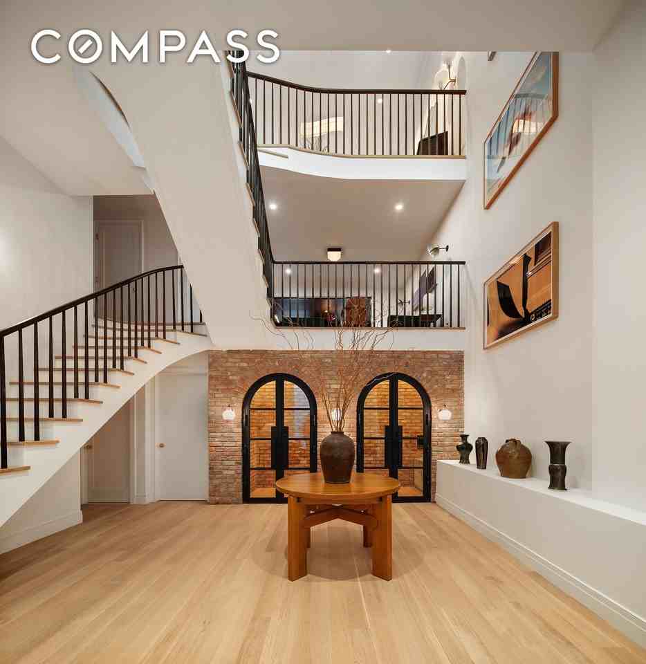 205 Clinton St #TH - Photo 4 of 24